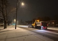 一场大型冬季风暴威胁美国中部部分地区，带来降雪、结冰甚至暴风雪