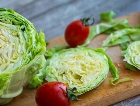 Warning to anyone with lettuce in fridge as people reminded 'eat it by midnight'